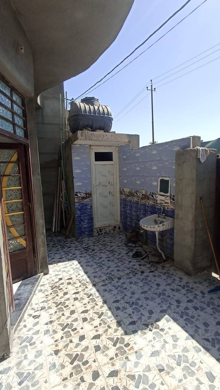 يتوفر دار للبيع في منطقة الحكيم
دار سكني طابو ملك صرف بمساحة 150 متر 

واضح بالصور يتكون من ثلاث غرف نوم مع 
المطبخ والصالة وغرفة الخطار مع الصحيات. 
منطقة كاملة الخدمات تبليط مجاري ماء كهرباء 

العنوان بعقوبة تقاطع السادة منطقة الحكيم المهافيف 

السعر المطلوب 150 متر وقابل للتفاوض 
***********
