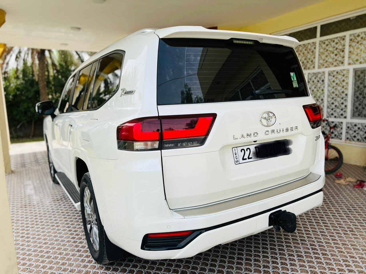 السلام عليكم للبيع لاندكروز موديل2022تكمه وسنويه ساز  باب الأول رقم  أربيل بسمي تحويل ثاني يوم مكفول كفالة عامه من صبغ وتبديل وفتح وشخوط 
فول موصفات 1/1
بصمه تشغيل 
بصمه أبواب لمس 
تشغيل عن بعد 
فتحه سلايت
كشنات ثنين كهرباء 
كشنات جلد 
كشنات تدفئه تبريد 
8ايرباك 
زراكات 
مري شفط 
شاشات خلفيه 
مطفايه حريق 
جنطه شفط 
سبعه راكب 
ثلاث قطع تبريد 
محرك 4000 تنفس طبيعي 
حساس امامي 
حساس خلفي
 بصمات ثنين 
سبير منازل 
وباقي موصفات ساز معروفه 
ماشيه45 الف  حقيقي 
سعر (635)
الاستفسار اتصل على الرقم ***********
مكان بابل حله
