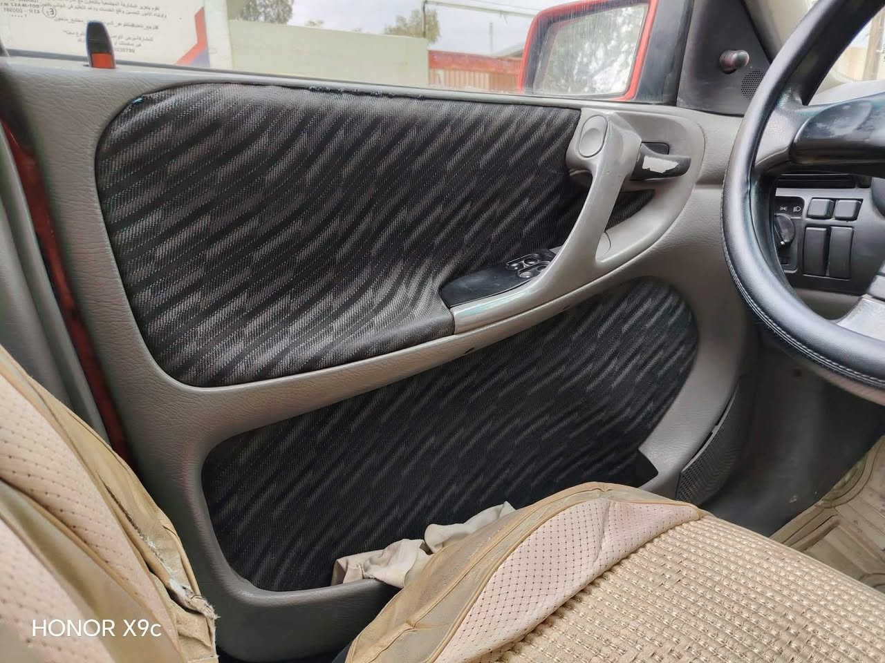 استرا موديل ٩٢ رقم دولي انبار باسمي شرط التحويل سنويه الى ال ٢٠٢٧ هزه جديده محرك ٢٠ كير محرك شرط تخم تاير جديد مصبوغه عام رش فقط مكفوله من طخه دواخل نظيفه سعرها ٤٠ وبيها مجال 
رقم الهاتف ***********
