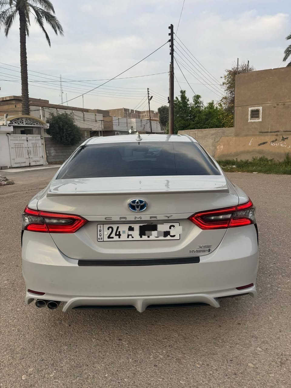 ‏2022  𝐓𝐎𝐘𝐎𝐓𝐀 𝐂𝐀𝐌𝐑𝐘-𝐗𝐒𝐄 Hybrid
تويوتا كامري (XSE) موديل : 2022
اللون : سموك مميز

عداد المسافة : 29.000 ميل

حجم المحرك : 2.5L ( 4.سلندر )

الضرر : بارد بالباب الصدر تقريبا شبر  
رقم الشاصي مع صور 
‏
 كافة الايرباكات سليمة 100%
المواصفات : 𝐗𝐒𝐄
فـول مـواصـفـات عدا الفتحة
ابواب  بصمة
بصمة تشغيل 
تشغيل عن بعد (𝐑𝐄𝐌𝐎𝐓𝐄 𝐒𝐓𝐀𝐑𝐓)
شاشة  كبير
كاميرا خلفية 
حساسات خلفيه
هاند بريك بصمة
اوتو هولد (𝐀𝐔𝐓𝐎 𝐇𝐎𝐋𝐃)
اوتو ستارت (𝐀𝐔𝐓𝐎 𝐒𝐓𝐀𝐑𝐓)
اوتو ستوب (𝐀𝐔𝐓𝐎 𝐒𝐓𝐎𝐏)
رادار امامي (تحديد مسار)
‏‎رادار جانبي (نقاط عمياء)
‏‎حساسات خلفي 
مانع انزلاق+𝐀𝐁𝐒
3انظمة  (𝐄𝐂𝐎) (𝐍𝐎𝐑𝐌𝐀𝐋)(𝐒𝐏𝐎𝐑𝐓)
نظام EV MODE
تحكيم استيرن+ شفتات استيرن
كشنات جلد ، كشنات كهربائي
كشنات الامامي هيتر 
لايتات (𝐋𝐄𝐃) عدسة زينون بيلادي
اناره داخليه led 
ترحيب بلادي بالدواسات 
شاحن وايرلس
مثبت سرعه تفاعلي قيادة اليه ، تحديد مسار 
تخم تايرات جديدات 
 اي ستفسار هذا رقم صاحب لسياره اني مكلف بلنشر  ***********
