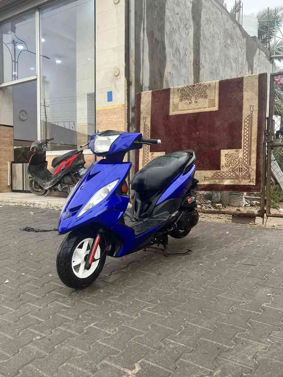 سلام عليكم جيتي ار 2013 حديث ماشيه 34الف يعني الدرجه بعد بوضع الشركه كفاله عامه ختم واحد عليه منضومه زنون من تايون جبته من بغداد رمبه قبل رمضان اخذهته كفرته البلدي اسود موجود خليتله أزرك تجري بس نوعيه زينه تيوان او كفرته البلديات هم وياها 
السعر 1100 مليون او ميه او بيه مجال حك الجيه 
العنوان ابو الخصيب محيله
الرقم *********** بس وتساب او على الرصيد مازنجر ما عندي
