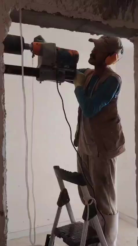 الحمدلله الذي علم الانسان ما لم يعلم والصلاه والسلام على النبي الامين محمد صلى الله  عليه وسلم)
يتوفر لدينا كوسرة قص الحياطين وفتح الابواب والشبابيك وكتر قص الشوارع+ ويوجد أيضاً جهاز تثقيب كور فتحات سبالت ومرشحات ومزاريب وفتح تكت التبريد المركزي 

شركه تبارك الرحمن بادارة كرم ابو علي 

العنوان زمار شارع المكافحة 

رقم الهاتف: ***********
