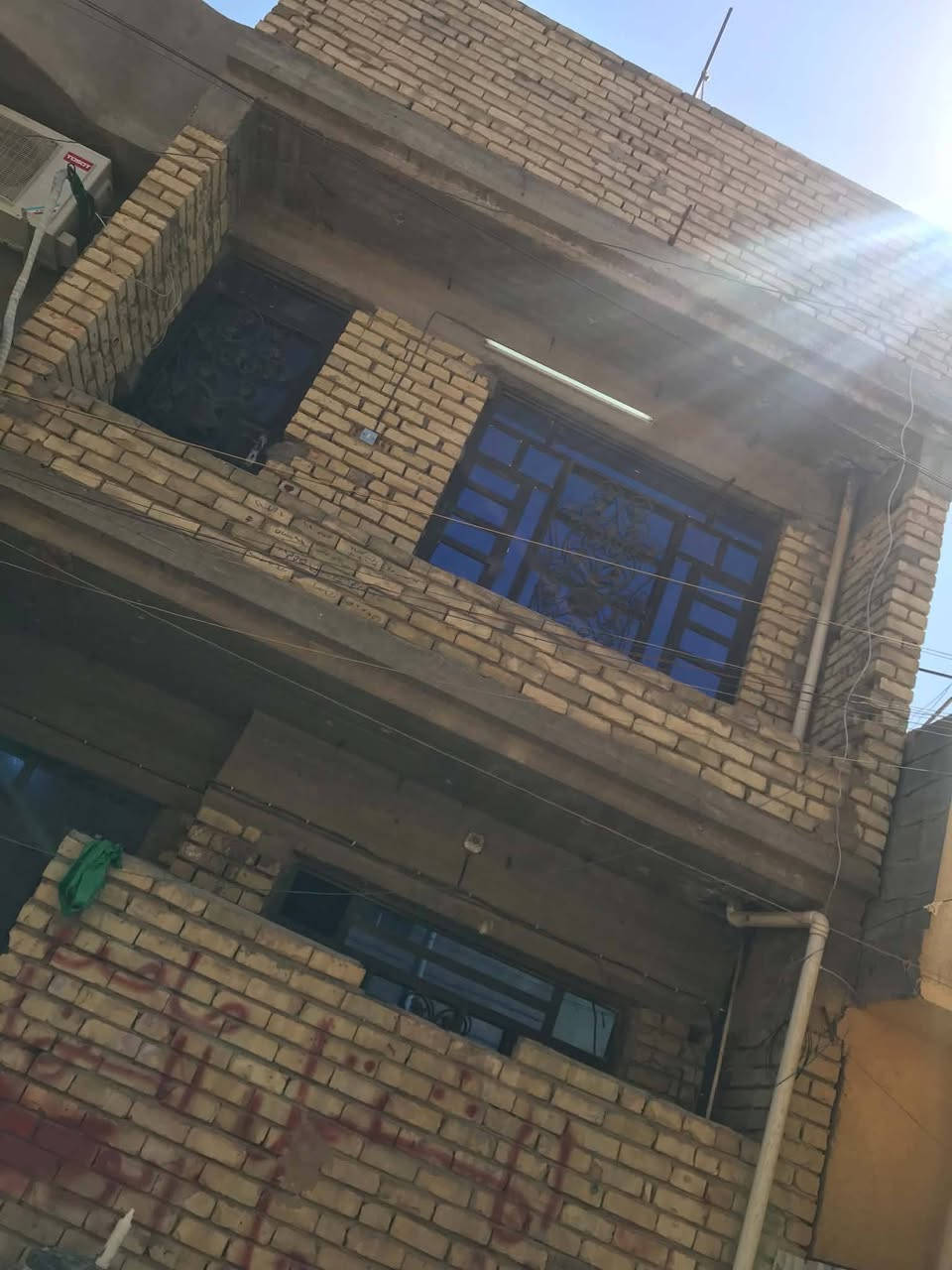 مشتمل 50 مترطابو صرف للبيع  ابو دشير الشهداء المربع الاول قرب شارع الزيتون
الطابق الاول استقبال ومطبخ وخدمات ومنور 
الطابق الثاني غرفتين نوم وخدمات 
بيتونه كبيرة وسطح 
السعر ٨٥ وبي  مجال بسيط لاستفسار ***********
