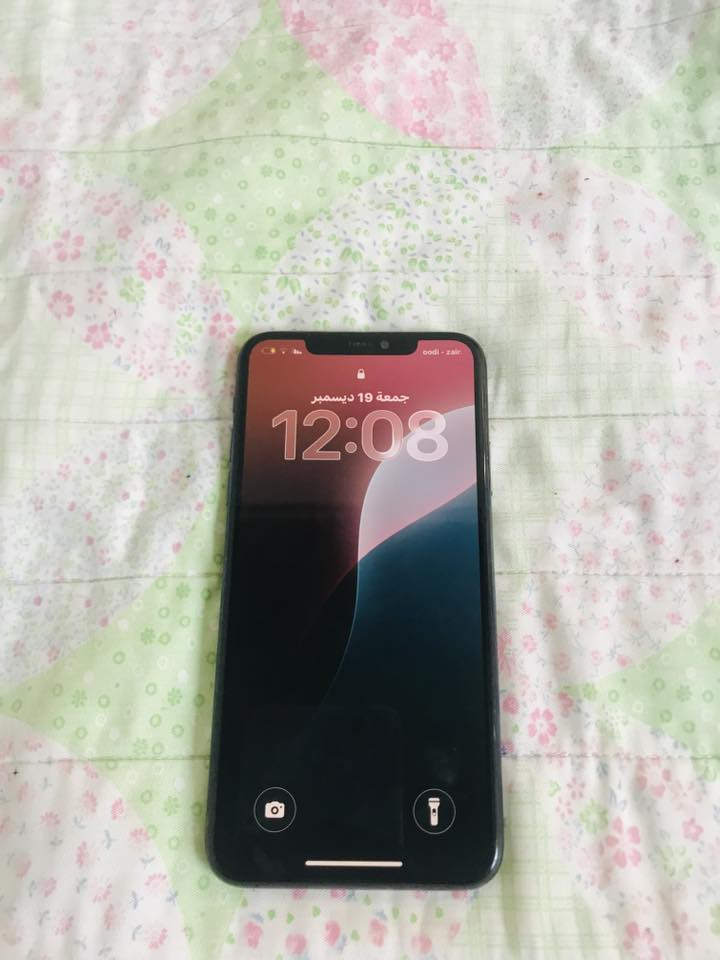 ايفون 11 برو ماكس 
بطارية 81
ذاكرة 256
ما مفتوح 
نموذج m
***********
