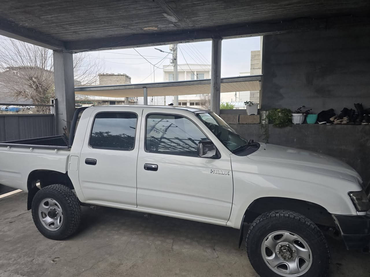 تۆیۆتا پیکاب دەبڵ ئەکسل بی بۆیاخ ئارمی پلاستیک مەکینە سپی مەکینە بەخ گێرو مەکینە و ئەکسل و دەبڵ ئەکسل و کارەبایتاو هەموو شتی بەشەرت تایەو هەمو شتێکی تازەیە هەیکەلی لەسەر دەقی شەریکە ماوەتەوە *********** ***********
