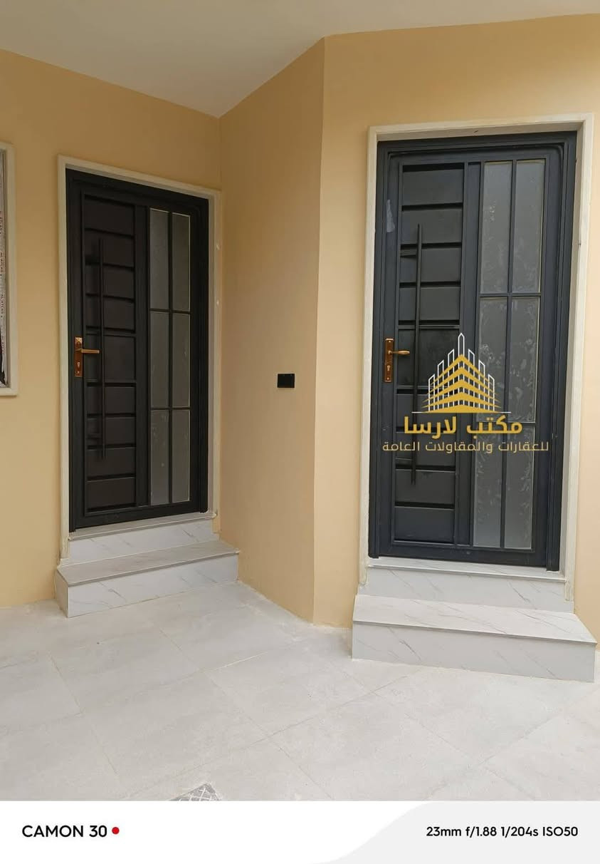 للبيع للبيع
داران تؤام سكني ملك صرف بناء حديث تسليم فوري
حي النور قرب اسواق المصطفى
مساحة الدار الواحد 100م وجهة 10 مربع طابقين نظام دكتات كاميرات سبالت
ط الاول غرف نوم واستقبال وهول ومطبخ وخدمات صحيه وكراج مناور عدد اثنين 
ط الثاني ثلاث غرف نوم  وخدمات صحيه وبيتونه سطح كاشي
للاستفسار والسعر وباقي التفاصيل الاتصال على الارقام التاليه

***********

***********
او مراجعة مكتب لارسا لتجارة العقارات والمقاولات عنوان المكتب سايدين حي النور مقابل جامع طاهر زيناوه نستقبل كافة العروضات بمختلف المساحات السكني والتجاري
