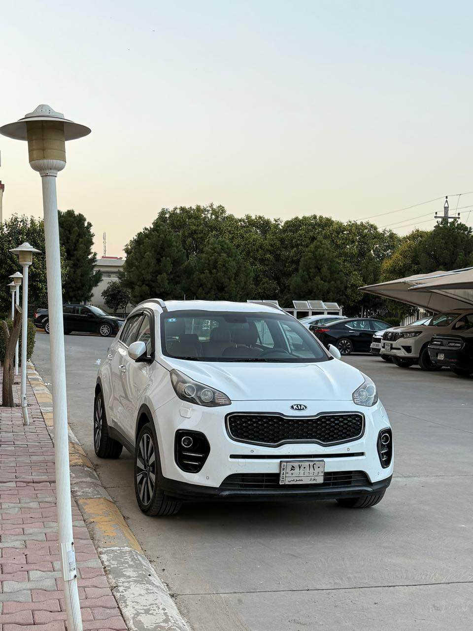 سبورتج للبيع.🔥 خليجي شرط جديده 
موديل  2018.  
عداد المسافه.    100 كم
حساس امامي خلفي 
كامره خلفيه 
مري شفط 
كامره 360 مشدوده بيها
زوج تايرات امامي جدد مبدل 
سياره مال بيت شرط التحويل
مكان السيارة بغداد حي الجهاد او المنصور 
***********
السعر 188 وبيها مجال بسيط بغداد, العراق
