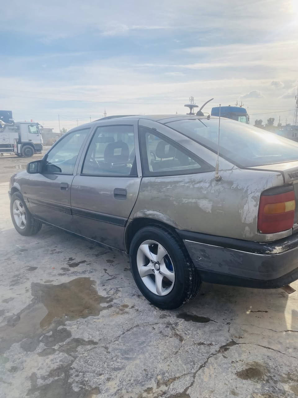 فكترا 20 موديل 91 صبغ بوند فقط تقحيل رقم جديد سنويه 29 تنتهي كابون بانزين موجودتايرات جدد محرك نضيف ستيرن بور قفل مركزي فتحه سقف وارد ياباني اصل تبريد نقص كمبريسور عنوان موصل الأيمن السعر 45 بيها مجال إني مكلف بلنشر رقم صاحب السياره ***********
 ‭0751 704 3395‬
