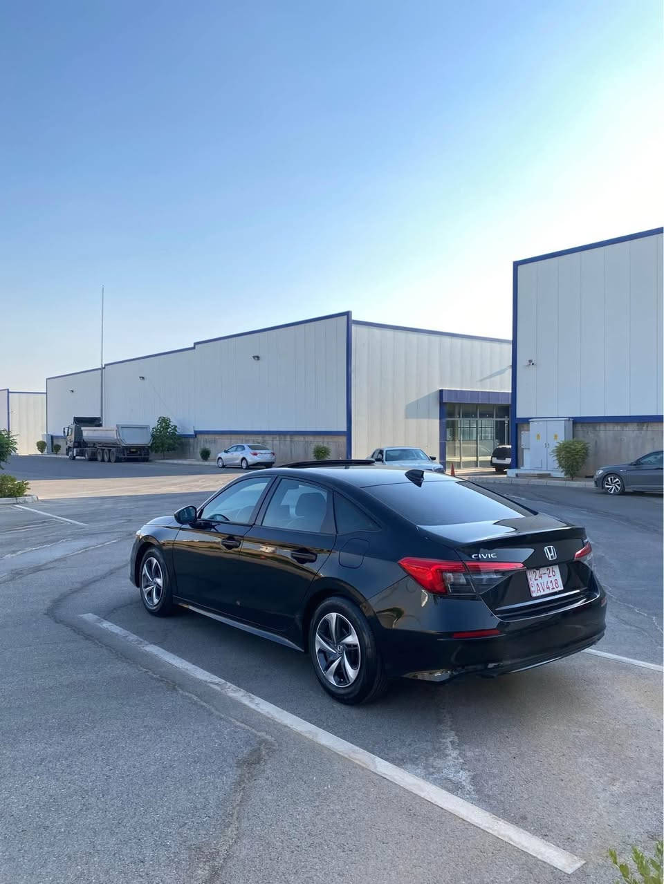 Honda Civic 2024 Sport 
محرك ٢.٠ تنفس طبيعي 
ماشية ٢٨ الف ميل 
فول مواصفات سلايد 
بدون شواصي بدون دواخل 
رادار و حجر الكزوز و شواصي ب شرط 
ضررها فقط قطعتين صبغ و قطعة بخ امريكة 
سعرها بلاش بلاش 
١٢٨$ ورقـة و شوي مجال 
للمزيد من المعلومات اتصل على هذا الرقم 
(***********) سميل, دهوك

