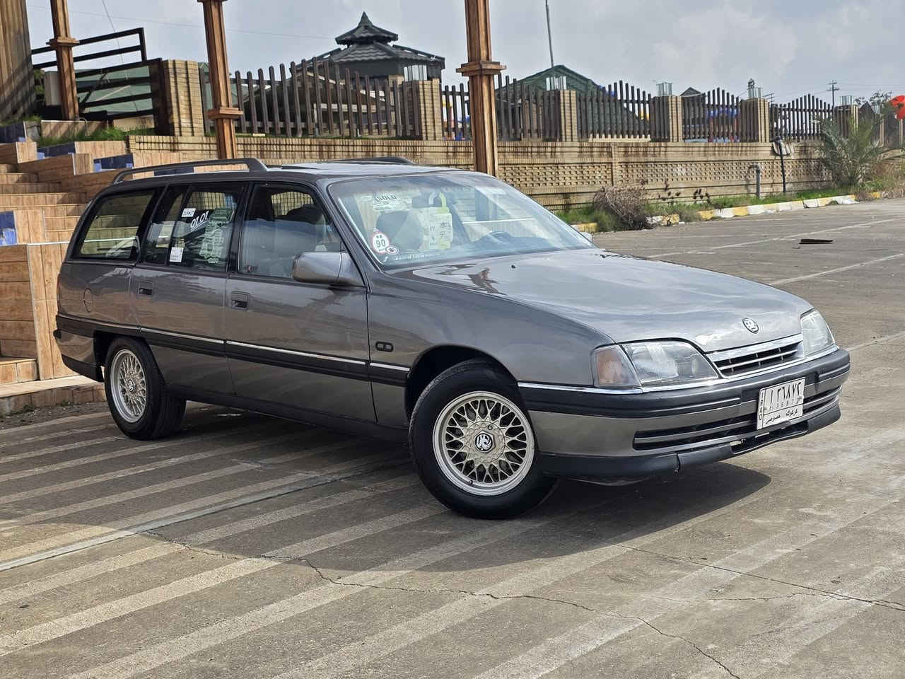 سلام عليكم من رخصت الأدمن المحترم عندي اوبل اوميكا موديل 92.رقم كركوك.محرك حجم 4سلندر بيلادي 20.كير ومحرك بشرط لاصرف ولابخار سيارة صبغ عام لل جمالية فقط بدون ضربة بدون خياس صدر امامي وخلفي كلة جديد 4اطارات وباتري كلة جديد جام كهربائي سلايت كهربائي كونترول قفل مركزي مرايات كهربائي سيارة جديدة مابي دينار مصرف جاهزة من كل نواحي لايتات زينون ترايك وين متريد.السعر 42وبيها مجال قليل لل طيبين رجاء مو شراي اعبر منشور بكلمة حلوة مكان سيارة كركوك شورجة فقط ابيع بدون مراوسة.لل تفاصيل خابر الرقم 📞 ***********
