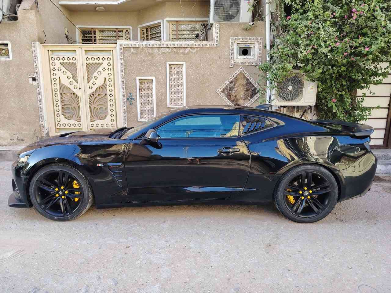 السلام عليكم 
للبيع فقط كمارو 2017 RS V6 6 سلندر

*الموقع*: كربلاء 
*السعر*: 110 ورقة وبيها مجال للطيبين 

*المواصفات والاضافات:*
1.  *شكل ZL1 كامل*: بونيد ZL1، دعامية ZL1 اصلي، دفيوزر ZL1، سبايدر خلفي
2.  *تغليف البونيد*: مغلف وشم حراري اصلي
3.  *تضليل وعزل*: جامه خلفية 100% + عازل حراري اصلي على كل الجام
4.  *كزوز*: رياضي على ريمونت فتح وتسد
5.  *داخل*: كشنات كنتاره اسود واصفر، كفر مرايه، مثلثات جامه
6.  *الحادث*: جاملغين وبونيد فقط، دواخل مكفولة 100%
7.  *الحالة*: السيارة كاملة على اخر حباية برغي، نقص ماكو

*للاستفسار*: ***********
