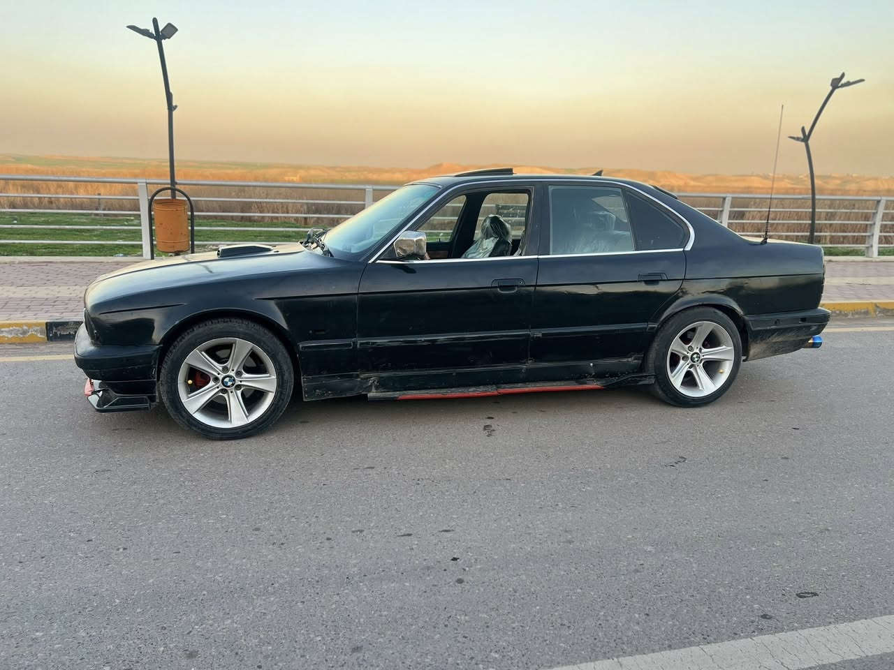 سلام عليكم بي ام للبيع. 
حجم ٥٢٥ محرك كير جدد مامفتوحات كير عادي بسمي 
سعر ٤٠ بيها مجال 
***********
