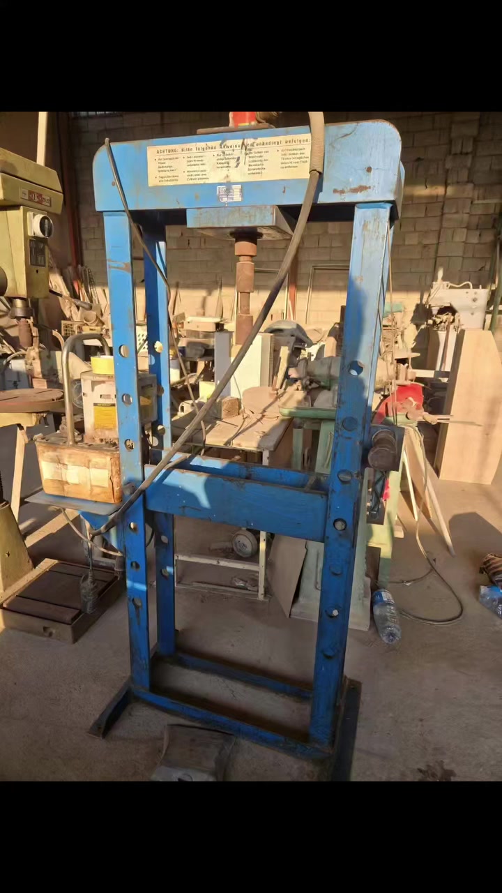 بريس هيدروليك كهربائي 
ماركة Fpaff الماني 
يستخدم في ورشة السيارات 
٧٠٠$ سعر
عنوان اربيل 
رقم تلفون و واتساب 
***********
***********
____________________________
پرێس هایدرۆلیکی کارەبایی 
مارکەی fpaff ی ئەڵمای 
بەکاردێت بۆ فیتەری و سناعەی سەیارە 
٧٠٠$ سعر
ناونیشان هەولێر 
ژمارە تەلەفون و وەتساپ 
***********
***********
