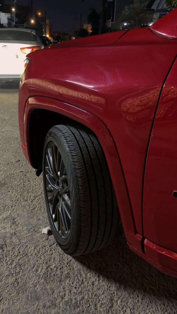 جيب كومباس ٢٠٢٣ للبيع بسعر مناسب بسبب ظرف
فئة لمتد ريد اديشن
فوريل
ماشي٤٠ مايل
‏N. ***********
 دخول جديد و ترقيم جديد بغداد بأسمي
محرك 2000 توربو
گير اوتو-عادي
بصمة تشغيل - ابواب - تشغيل عن بعد
انارة - مرايا ترحيب و هيتر
حساسات و نقاط عمياء
ويل تخم جديد وكالة
حدادية جديدة اصلي
تخم تاير Continental جديد اصلي
رادارات و مثبت سرعة و مسار
اوتو بارك - قيادة ذاتية ((P)) 
تحكمات كاملة - ستيرن كهربائي
تبريد ممتاز 
تحكم بأنظمة السيارة الكاملة من الشاشة
كشنات جلد كهرباء حظن هيتر و الدرگة هيتر
بلوجكترات محيطية ويا الستيرن
—————————
و باقي المواصفات المعروفة
حادثها جاملغ جهة السايق و جزء من البنيد و رصعة بالصندوق تعدلت على كدها
السيارة اني مستوردها و صلحتها و رقمتها على ايدي كل التصليح و القطع وكالة و مضمون ١٠٠٪؜ و عالفحص نظيفة جدا بدون نقص
