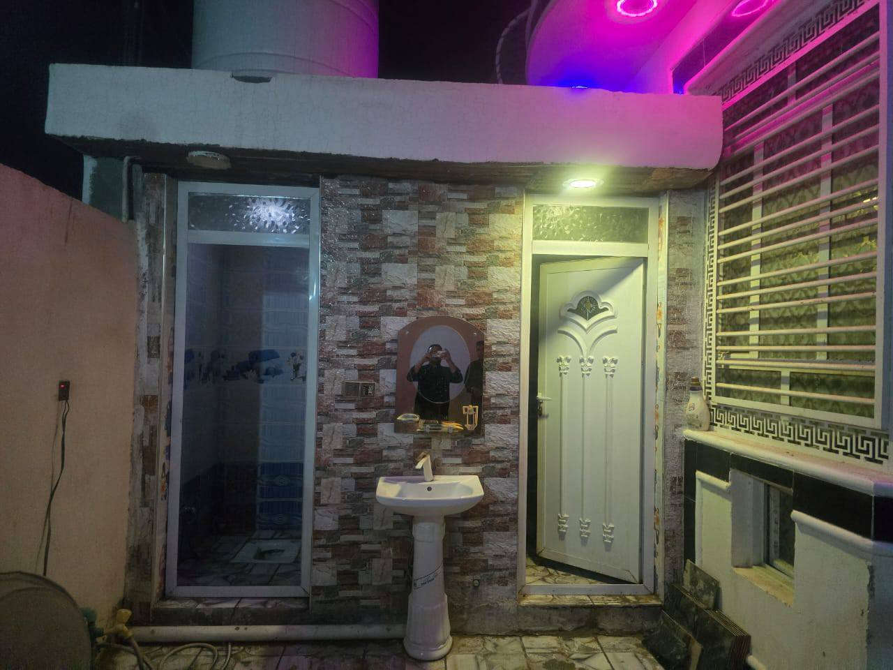 سلام عليكم بيت للبيع المساحه 150متر طابوصرف حي الزهراء وره مدرسه جبل عامل بناء درجه اولى البيت مطلوب مبادره السعر 110اي استفسار على الرقم ***********
