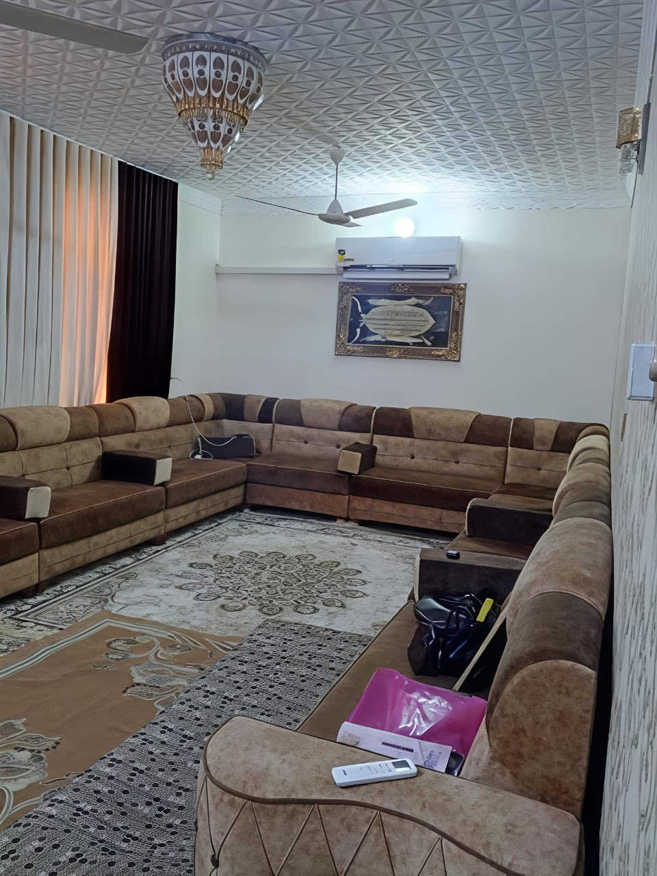 🏠 للبيع – بيت في حي الشهداء
📍 الموقع: خلف مرطبات مشمشة، سادس بيت عن شارع 20 (شارع مدرسة المفاخر)
📐 المساحة: 250 م²
🏠 واجه 12.5 م × نزال 20 م
🏢 مواصفات البيت:
طابقين:
الطابق الأرضي: غرفتين، صالة، استقبال، وصحيات
الطابق الثاني : 3 غرف نوم (واحدة ماستر)، صالة، وصحيات
💰 السعر: 200 مليون دينار (مع مجال بسيط للتفاوض)
🔴ممكن مراوس مع قطعة ارض او مع مشتملين.

‭0786 959 8192‬
