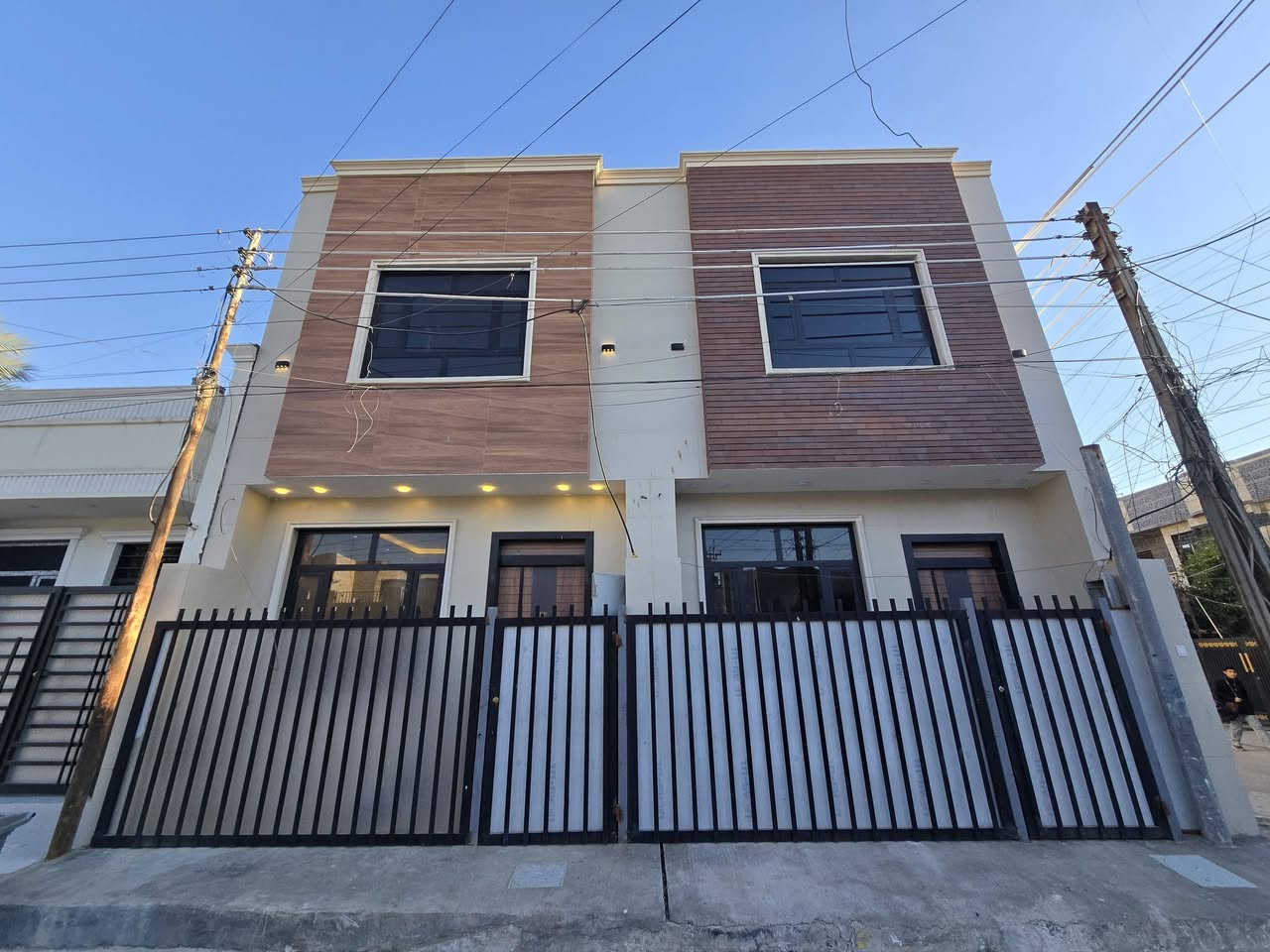 دار  للبيع 50 متر واجهه 5
السعر 197 مليون

حي الجهاد الرفاق

طابقين ونص مدخلين

الطابق الاول صاله مطبخ حمام منور  

  الطابق الثاني غرفتين وحمام

الطابق الثالث   غرفه وبيتونه وسطح

للاستفسار الاتصال متوفر واتساب

***********

***********
