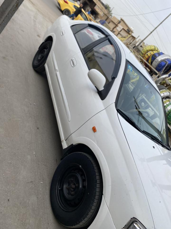 السلام عليكم 
سني ٢٠٠٩ رقم بغداد جديد سنوية باسمي
بيهة قطعتين ونص صبغ بدون دواخل 
بياع شرطة 
سعرها ٨٨ ورقة وبيهة مجال 
***********
