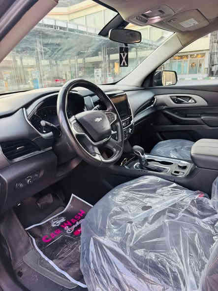 سيارة ترفيرس موديل ٢٠٢١ ضربتها جانبيه من امريكا وضربه باب السائق جزء اسفل المرايا بالتحميل .. وتم تعديلها وصبغها مواصفات LT  كامره خلفيه مع حساسات خلفية وكراسي تدفئة وكرسي السائق كهربائي ٧ راكب  كراسي VIP ماشية ١٣٣ الف  السيارة في محافظة المثنى ..
السعر ٢٠ الف دولار ( دفترين ) 
للاستفسار ***********
