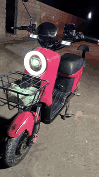 سلام عليكم ورحمه الله وبركاته 
للبيع درجه شحن ار تسعه R/9
تكون من خمسة بطاريات اصليه 
موديل/2025
مكفوله من كلشي كهربائيه كمله 
تشغيل شويج وبصمه عن بعد 
بيها بلوتوث 
سعر درجه 500الف بيها مجال بسيط 
عنوان بغداد ابي غريب شيحه ثانيه 
قرب مدرسة ابن زيدون 
تحب توصل مع مرسله صفحه علي فيس بوك 
هاذا رقمي للتواصل مع ***********
