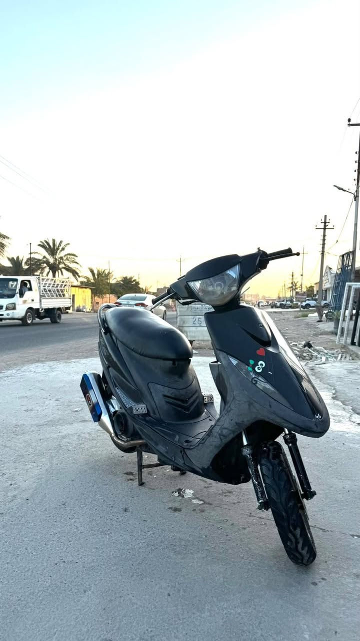 سلام عليكم دراجه ماكس عدلة نظيفه بلادية كلشي شغال بيهة ما بيهة نقص كهربائيات شغاله ومكينه خرسه وختم واحد كلش نظيفة وصلنصه صجميه  السعر 600 وبيهة مجال مكاني ديالى 
ستفسار على الرقم
***********
***********
