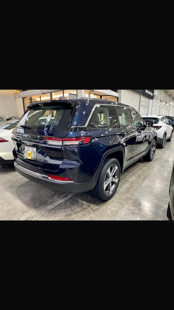 Jeep
هـايـبرد
موديل2023
ماشيه26mi
حادثها بل تاير فقط
كلش جديده السياره
السعر33500$وبيها مجال
***********☎️
