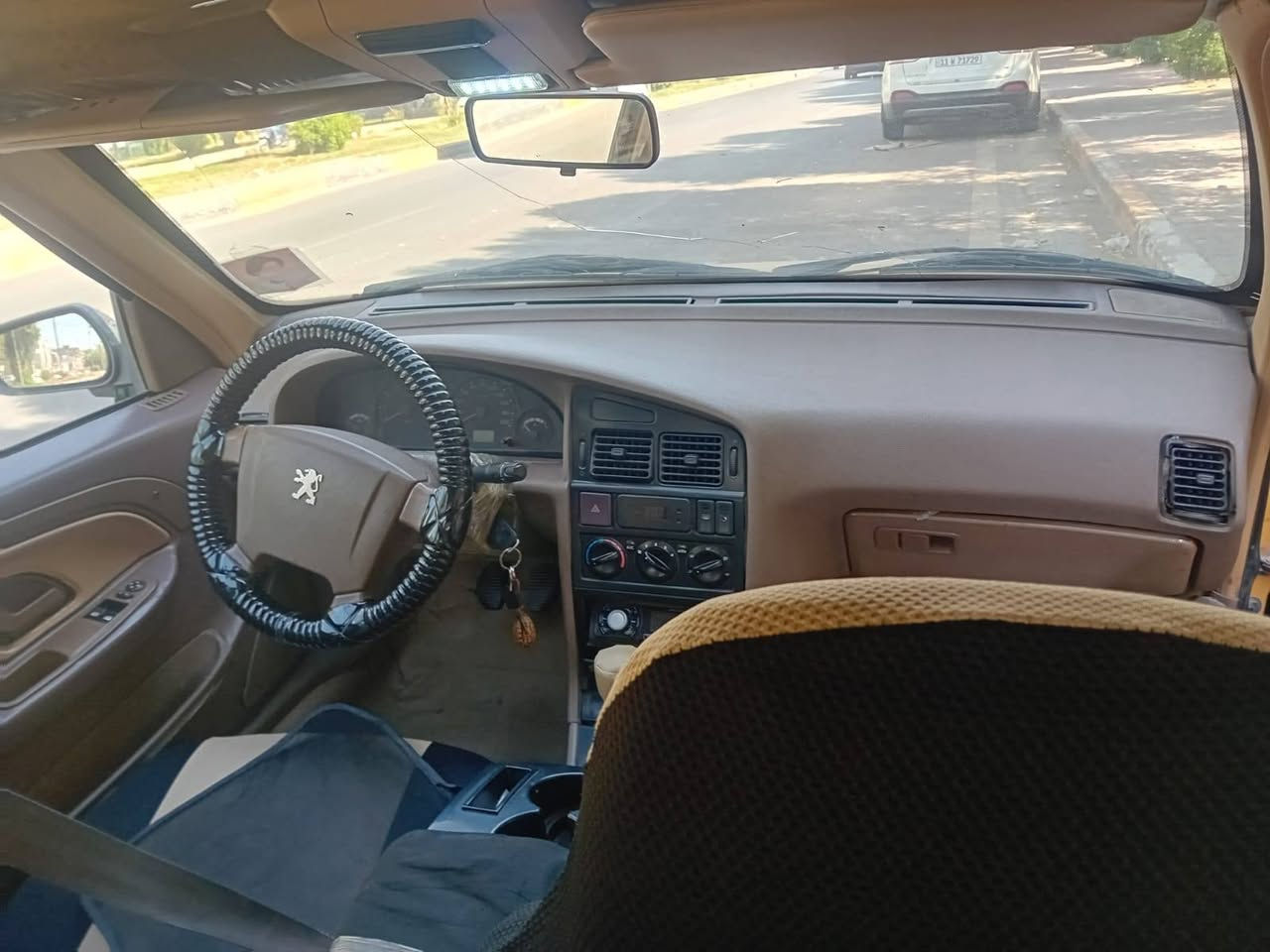 يالله سلام عليكم  بيجو لميس ٢٠١٥ بسمي تحويل ثاني يوم كير مكينه تبريد حداديه امامي خلفي داخل تايرات خير من الله ٣٣بيها مجال الطيبين مكانه بغداد التاجي سياره شوفت عينك واذ تحب استفسار اي شي بخدمتك اتصل وتدلل ***********
