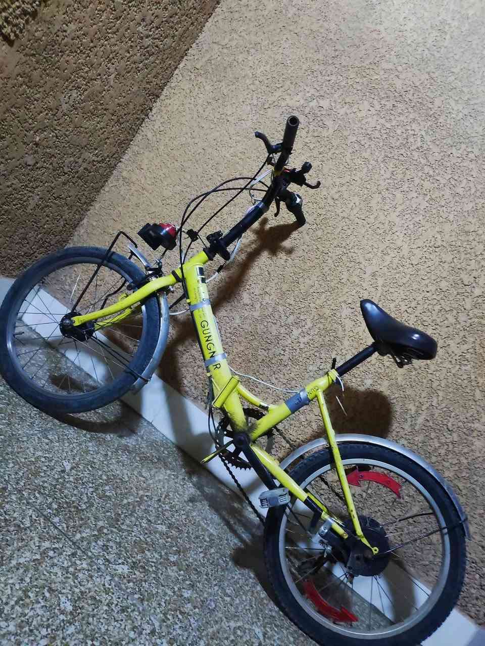البايسكل ما بي شي بي هورن بس يرادله بطاريه و اكو واير لازم طربطه بين البطاريه و الهورن ويشتغل السعر 80الف و بي مجال


**إذا كنت صاحب هذا الإعلان وتريد حذفه لأي سبب، رجاءا أرسل رسالة إلى الدعم الفني**