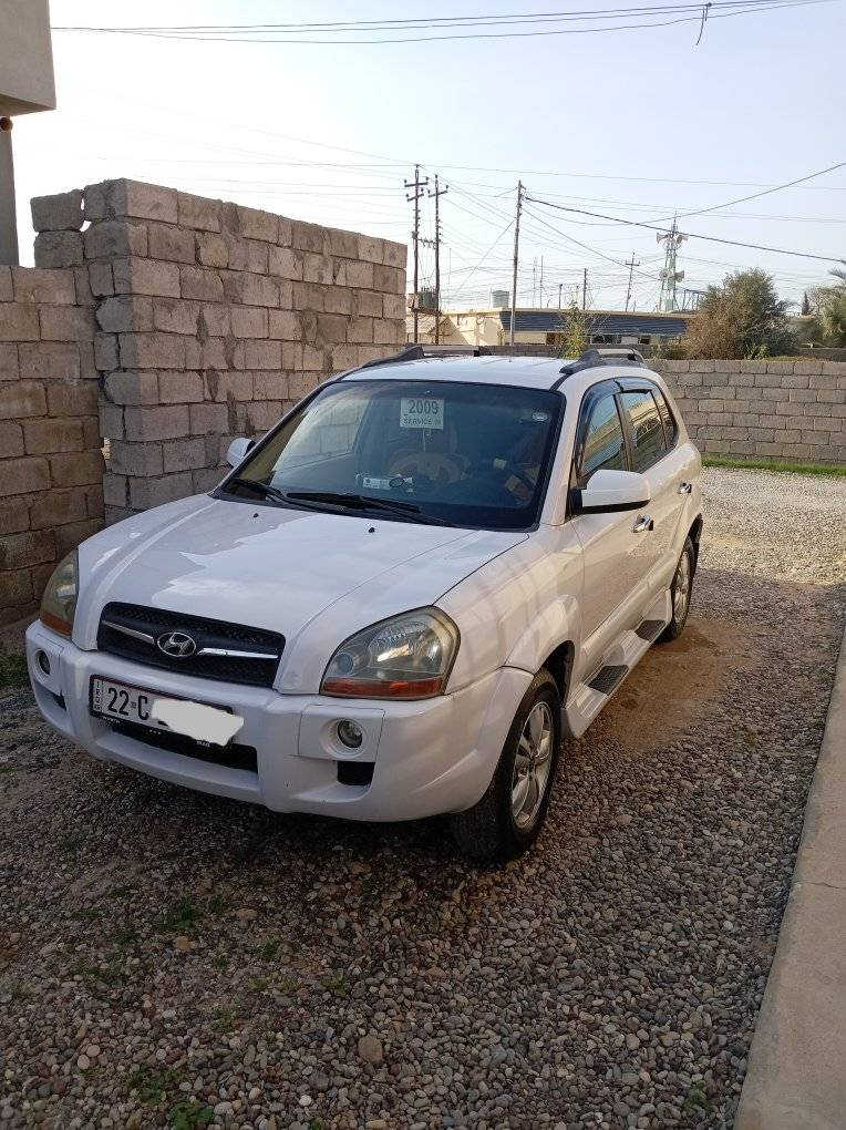 مكلف بالنشر للبيع توكسن 2009 رقم اربيل دولي سنويه لل29 هزه لشهر 8  2026 شرط التحويل تبريد ثلج محرك مامفتوح گير طخم امامي وخلفي اطارات سياره جاهزه الضرر موضح بالصور بيها اشويه حالوب بالسقف والبوندالسعر116 وبيها مجال بسيط ومراوس حسب القناعه هم يرهم العنوان القيارة قرية الزاوية الاتصال على صاحبها على الرقم ***********
