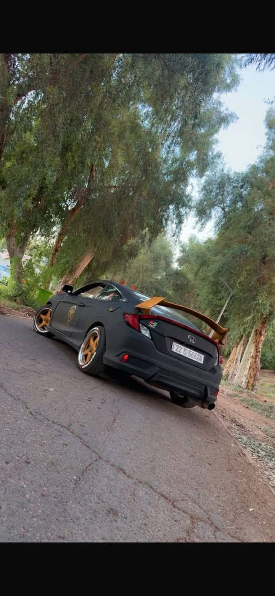 السلام عليكم هوندا سيفك اكورد مرشوش جماليه اسود مات موديل 2017  حادثها بنيد وجاملغ وباب السائق بي معجون بل عراق رقم اربيل تريد تحويل تريد وكاله مكينه 4 سلندر بيع او مراوس السعر 10.000 وبيها مجال   رقم تليفون *********** واتس اب متوفر
