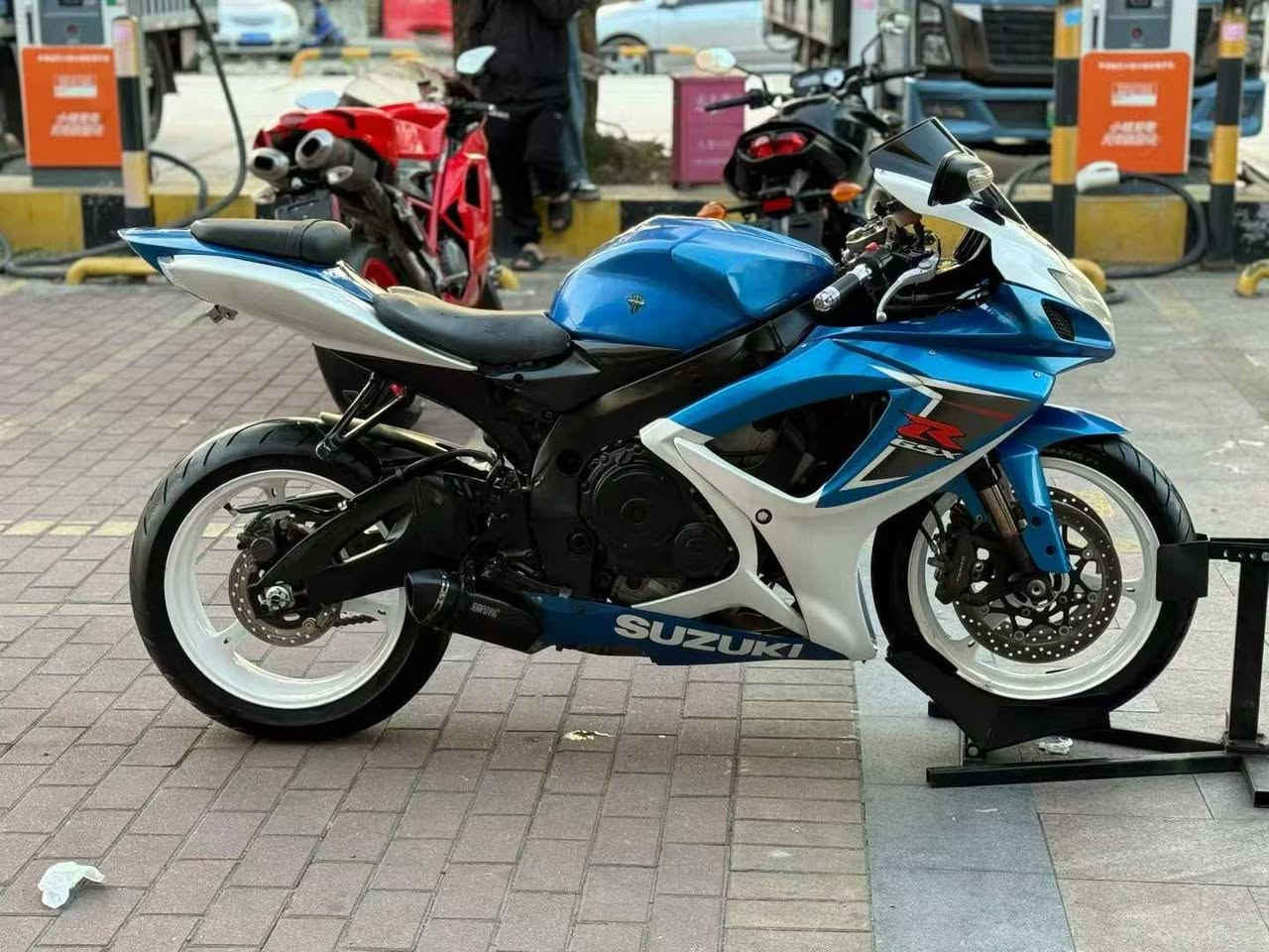 سعر فى اخر
ضمان  محرك گير بدون حادث
هزا دراجه بل خارج 
بعد ٤٥-٩٠ من دفع وصل سليمانيه
***********
***********
***********
اعزا كرام كل دراجات بل خارج بعد ٤٥-٩٠ وصل 
أعتذر إن تسببت هذه المنشورات في مشاكل لبعض الأشخاص.
أي شخص لديه شركة نقل في الصين أو اليابان، سأرسل الدراجة النارية إليه. جميع الدراجات النارية أرخص.
٥٠٠$
وبالمناسبة، هذه الأسعار صحيحة.
لقد صُدم بعض الناس بشدة، يا أعزائي.
أؤكد لكم أنني سأجعله أرخص آنشالله 
شكران للمدير كروب
https://www.facebook.com/share/g/1EGGciZoob/
‏https://www.tiktok.com/@madeinjapan919?_r=1&_t=ZS-92jOpMF0D3q
‏https://www.tiktok.com/@samuraiskill1?_r=1&_t=ZS-92jOrywJb6u یمکن تابعنی علی تیک توک
GSXR 750
2006
32ورقه
