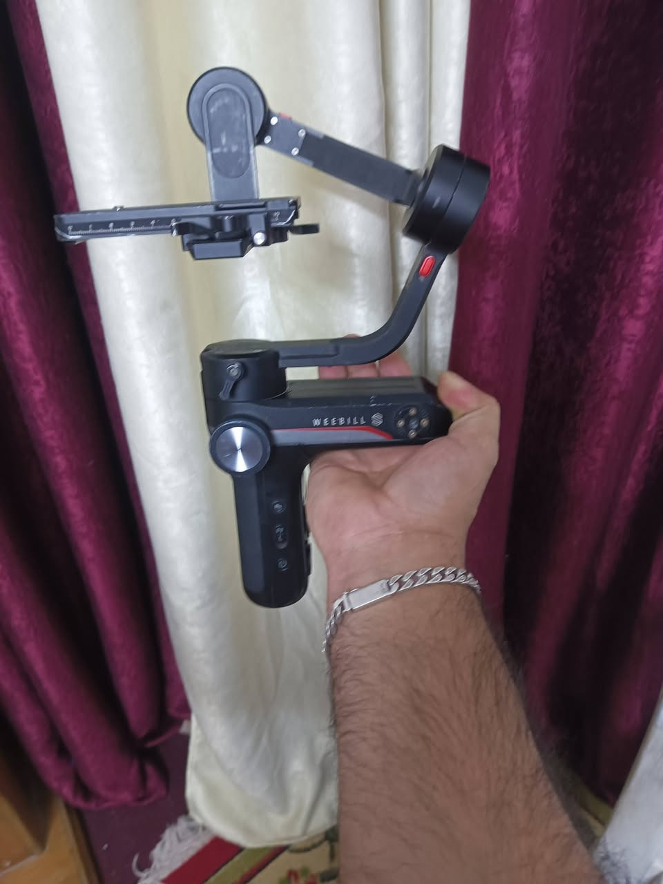 السلام عليكم عندي رونن كاميرا 135 الواصل وبيه مجال 
نقص بس رجلين ثلاثيه
بغداد
رقم*********** 
     ***********
