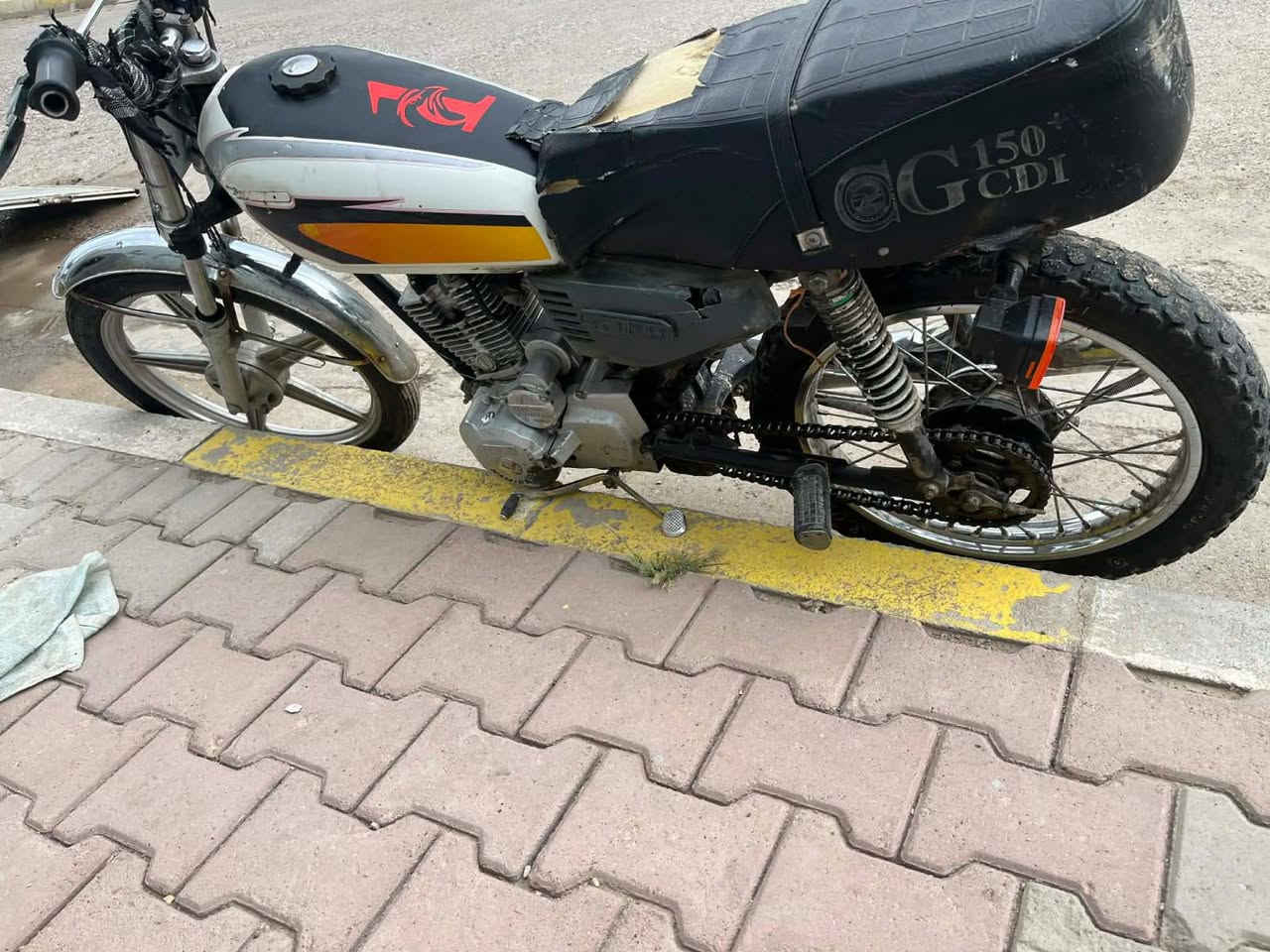 دراجه للبيع 
نامي برو موديل 20
مكينه بدون عيب 
دراجه خير من الله 
سعر200ومجال 
خاص موجود 
***********واتساب موجود
