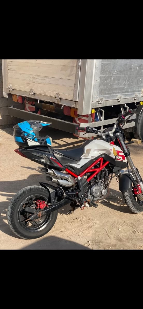 سلام وعليكم حبايب دراجة بنلي 135cc الدراجة مرتبه ضفيرة جديدة على مكينه جديدة الدراجة نضام فيتبم ونوزل وجويتر الدراجة نقصهه فقط كتف شحن وملف وعنديي جديدات جبتهن وبسبب العمل مافارغ الهه للماروس ببوكسر ايراني نضيفة او للبيع الدراجة بدون ارقام اكفلك ياهه من السرقة حلوة ومرتبه عنواني ابو الخصيب شارع سيد حامد قليل متواجد فيس رقمي *********** الشراي يشلع عيوني
