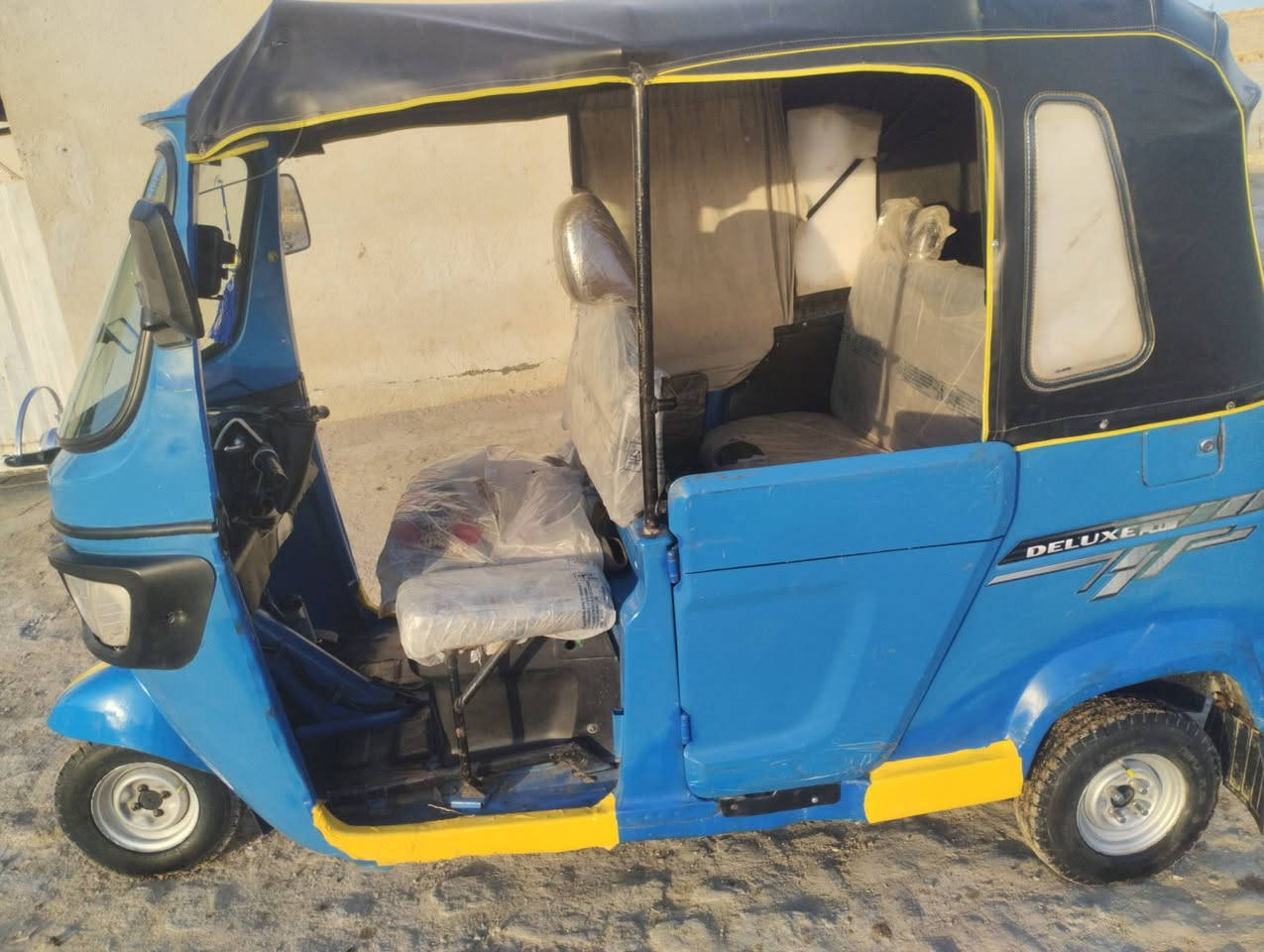 سلام عليكم تكتك للبيع موديل 21بشهر 5قضاء نصر محرك كارتون عله سحك كهربائيات جاهزه وتخم تاير جديد السعر خاص  الاستفسار ***********
