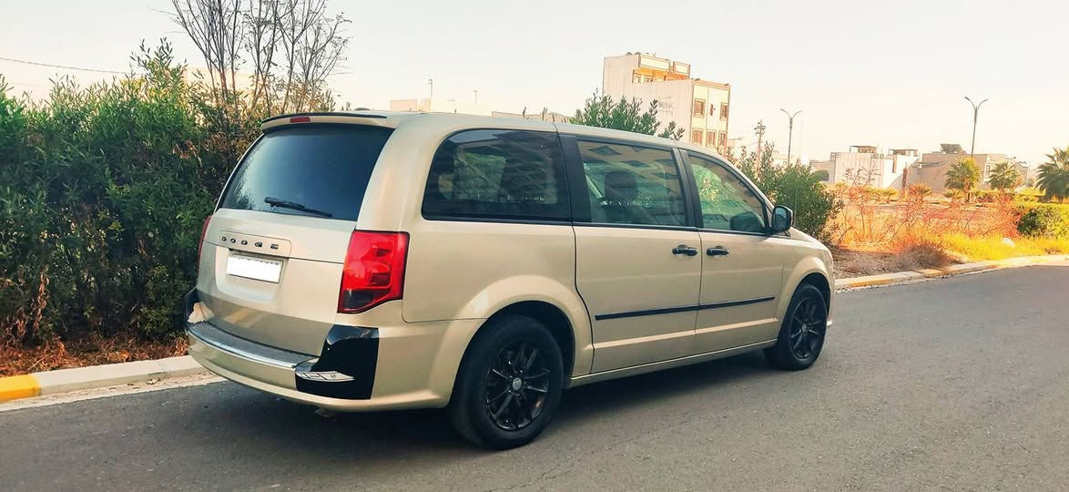 __بەناوی خودای گەورە __
دوج کرڤان مودیل 2017 مواسفات شاشە تبرید مرکزی کوشین ملکی vip سبوغ دوو پارچەی هەیە  چاملغی پێشەوە سیاق چاملغی دواوەی سکن دوو شوێنی بچوکی  تری سبوغە  بێ ژوورێ و بێ ایرباک هەمووی بەشەرت سعری  142ورقەیە   رەقەم هەولێر رەقەم باریکە بەناوی خۆمە زۆر جوان توندو بەرچاوە *********** گۆرینەوەو فرۆشتن أربيل, العراق
