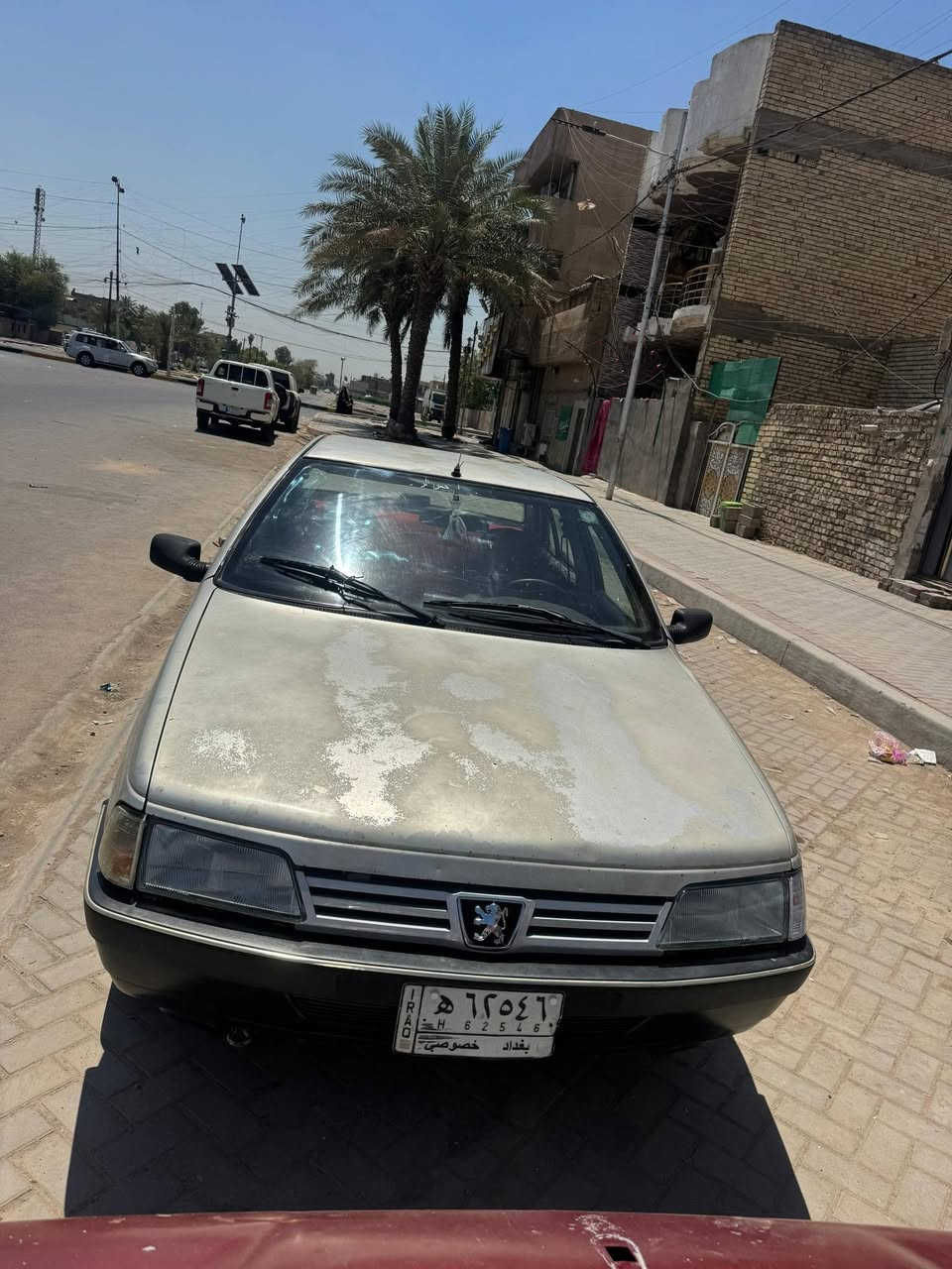 السلام عليكم بيجو روى 2009 بأسمي السيارة رقم بغداد..... تبريد شغال محرك كفالة (الجراد الي بيهة مثل ما موضح بالصور) تخم تايرات جدد دوشمة جديده نظافة الغرفة مثل ما تشوفون بالصور السيارة مكفولة من محرك وشواصي 
سعرها 26ورقة وبيها مجال عنواني بغداد حي اور  وهذا رقم تليفون (***********)
