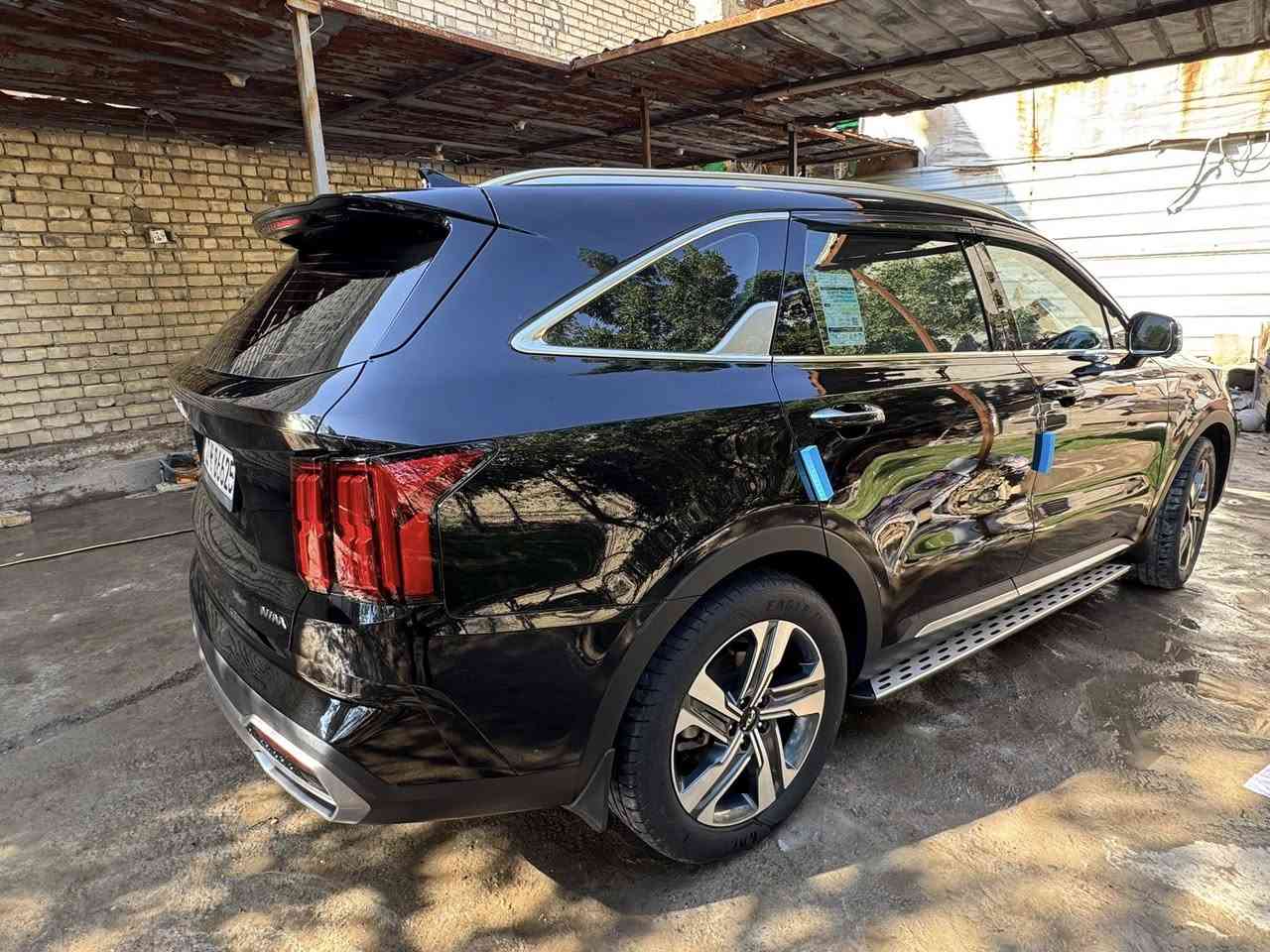 سلام عليكم كيا سورينتو 2023 خليجي ضمان شركه  نم  رقم اربيل ب اسمي فول مواصفات بدون بنوراما  مكينه 6 سلندر سبعه راكب تبريد ثلاث قطع كشنات كهرباء اربع كامرات حساسات امامي وخلفي شفتات ستيرن كشنات جلد شاشه دجتال كشن تدفئه تبريد فول مواصفات السياره عليهه تغليف ppf  مسويلهه تغليف داخلي عازل وحيف  السياره مكفوله من الضربه والبارد فقط بيهه رصعه صغيره بالباب السايق او مامعدلهه ماشيه 40 الف سعرهه 297 مجالهه قليل السياره موجوده بالشعب رقمي للمعلومات ***********
