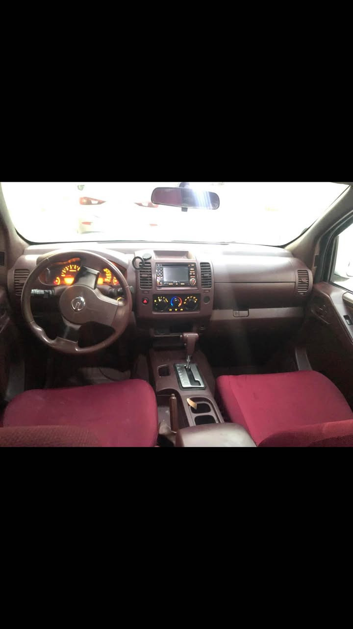 نافارا ٢٠١٤ 
گيرئوتوماتيكة بيلاد
كيرو مةكينةي بةشةرت رون كةم ناكات بي كيشةية
تةقةو رةقةي بةشةرت بي تةقةو رةقةية
٥ بارجةي بوياخة ٣ بيشةوة
دوو دةركاي سايةق لةسةر ساغي بي كرانةوة و مةعجون
بةتانةي سايةت ترزيكي كرتووة
شانيس و اكسلو تةحىل بةشةرت وةكالةتي بةناوي خومانةوةية
*********** فايبةر و وةست اپي لةسةرة السليمانية, العراق
