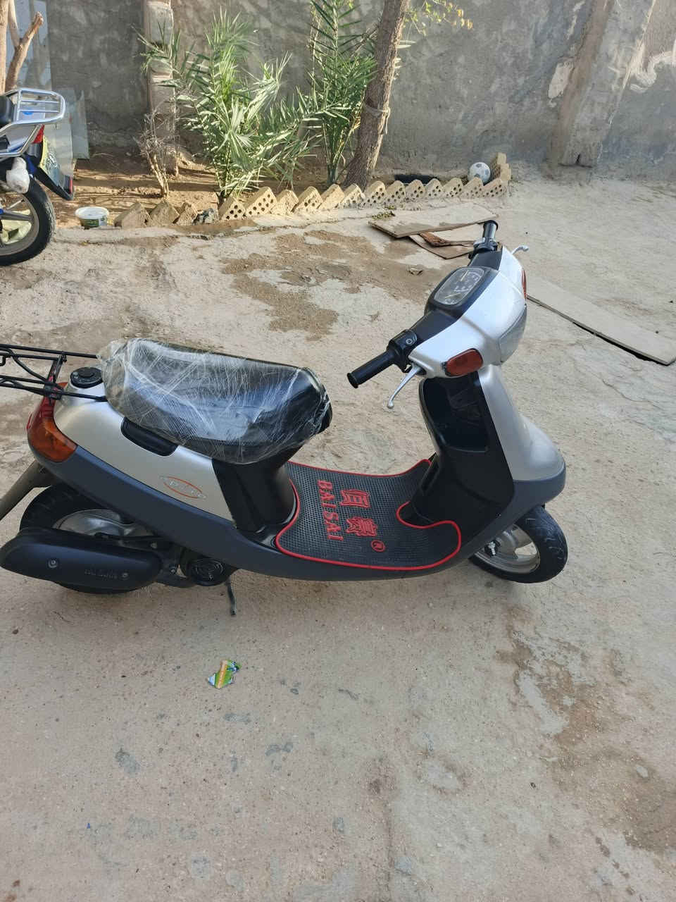 السلام عليكم  درجة بطه البيع جديد ما مفتوح بيهه برغي وصل معرض السعر 700التواصل ***********
