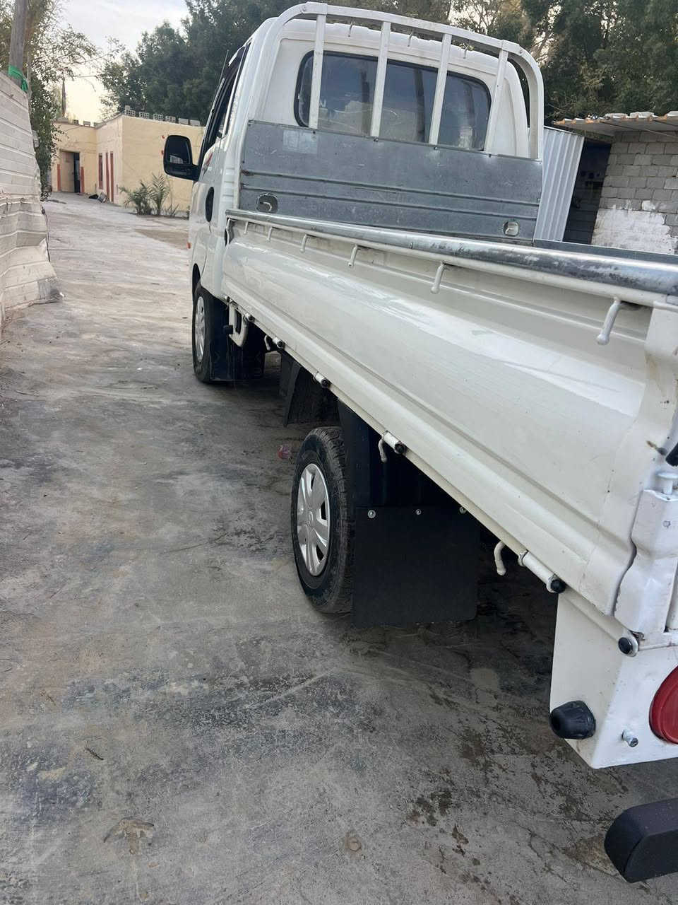 السلام عليكم مكلف بالنشر كيا بنكو مسكر موديل 2008 رقم البصرة صدامي معامله كامله السياره جاهزه محرك وكير جدد حداده جديده تخم تاير دوشمه جديده السعر ٧٣ وبيه مجال لشراي مكان السياره حله قضاء الهاشمية ‏‪***********‬‏
