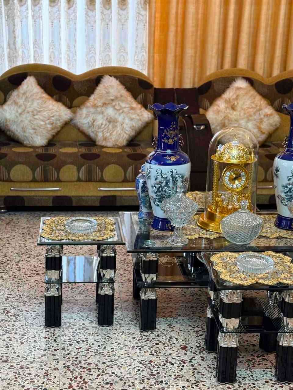 ميز واربع طبلات شوية قجم بطبلة وحدة فقط
ميز  تلفزيون بلازما مابينو اي ش اخو جديد
السعر 150 اثنينم وبيهم مجال ***********
