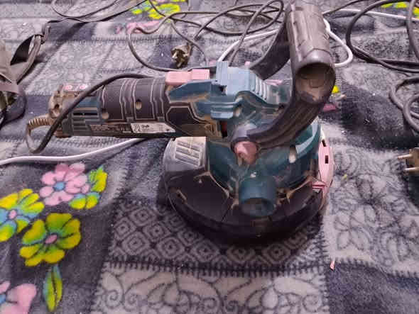 كوسوره الحجم الكبير الالماني الاصلي شغاله بس لمن تشتغل بيها من جوه شلون الجدحه ولجلايه هم المانيه الصنع شغاله على لفحص سعر لكوسره ٢٥ ولجلايه ٢٥ بغداد حي نصر ***********
