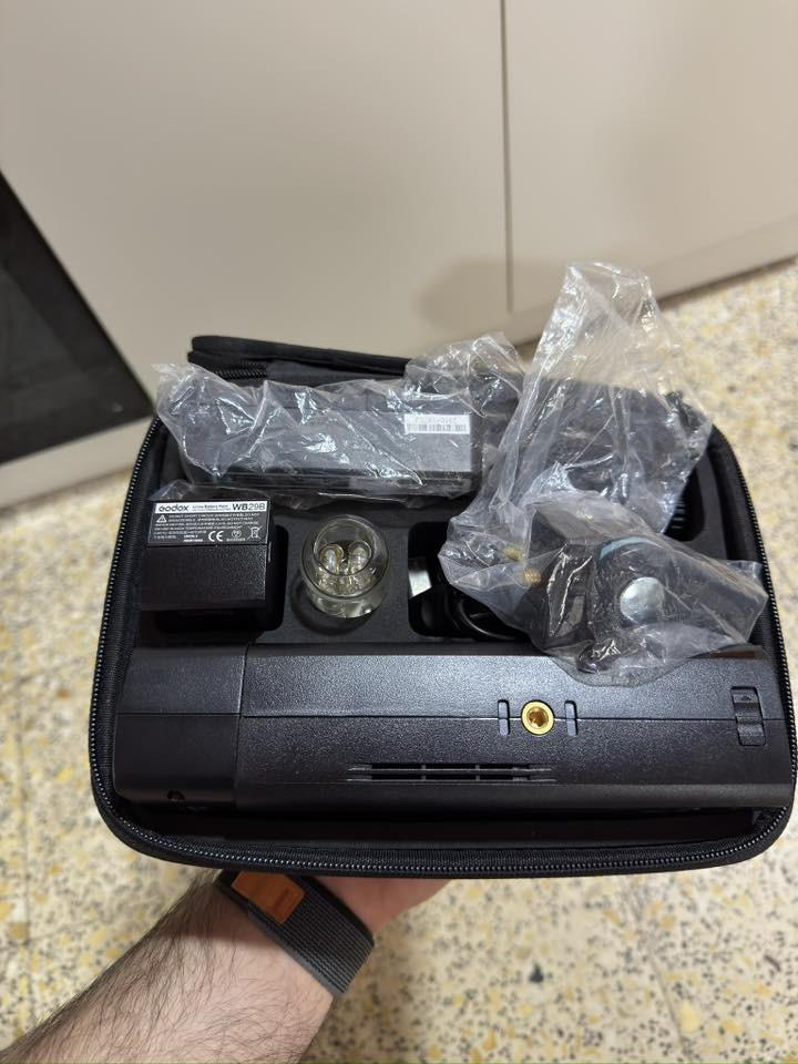 سلام عليكم 
جهاز ad200 pro  فحم ما اعرف بيه شلون يشتغل للبيع فحم قيم السعر من عندك 

شاحنه على شكل حافظه تاخذ بطاريتين مع بطاريتين من شركه نيوير جديدات السعر ٦٠ الف 

للتواصل مراسله الصفحة او على الواتس عبر الرقم التالي ***********
