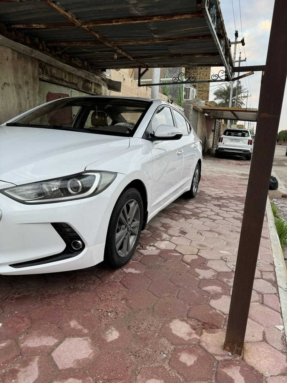 السلام عليكم لنتره خليجيه مديل ١٧ مكينه الفين دوش لسياره فول موصفات مكفوله وبيهه طخه بسيطه مثل ماشوفون بل صوره ماشيه ١٢٤ الف لحقيقه احلى من لصوره مكاني كوت حي لجهاد لسعر 150 بيه مجال لرقم ***********
