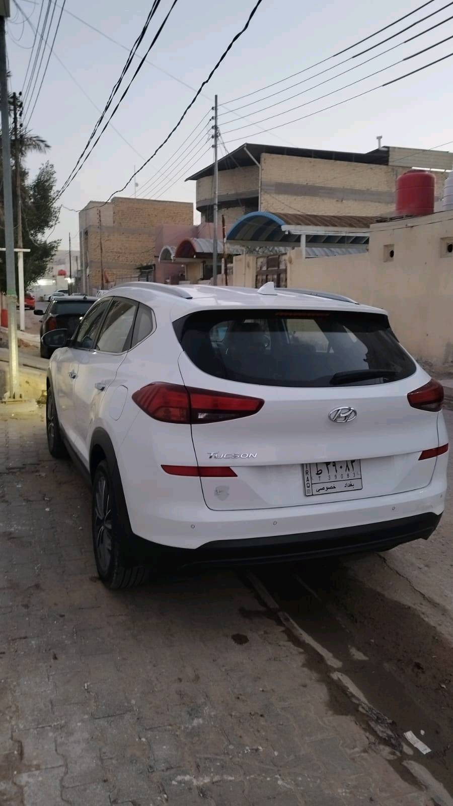 السلام عليكم توسان موديل 202٠ ماشية 124الف لسيارة الكاصد مو العادية بصمة كراسي كهرباء شاشة كار بلي واندرويد اتو ترحيب مرايات مري شفط بيها بل باب مال الصدر شوية وبل جنطة شوية سيارة جديدة مال جناي 