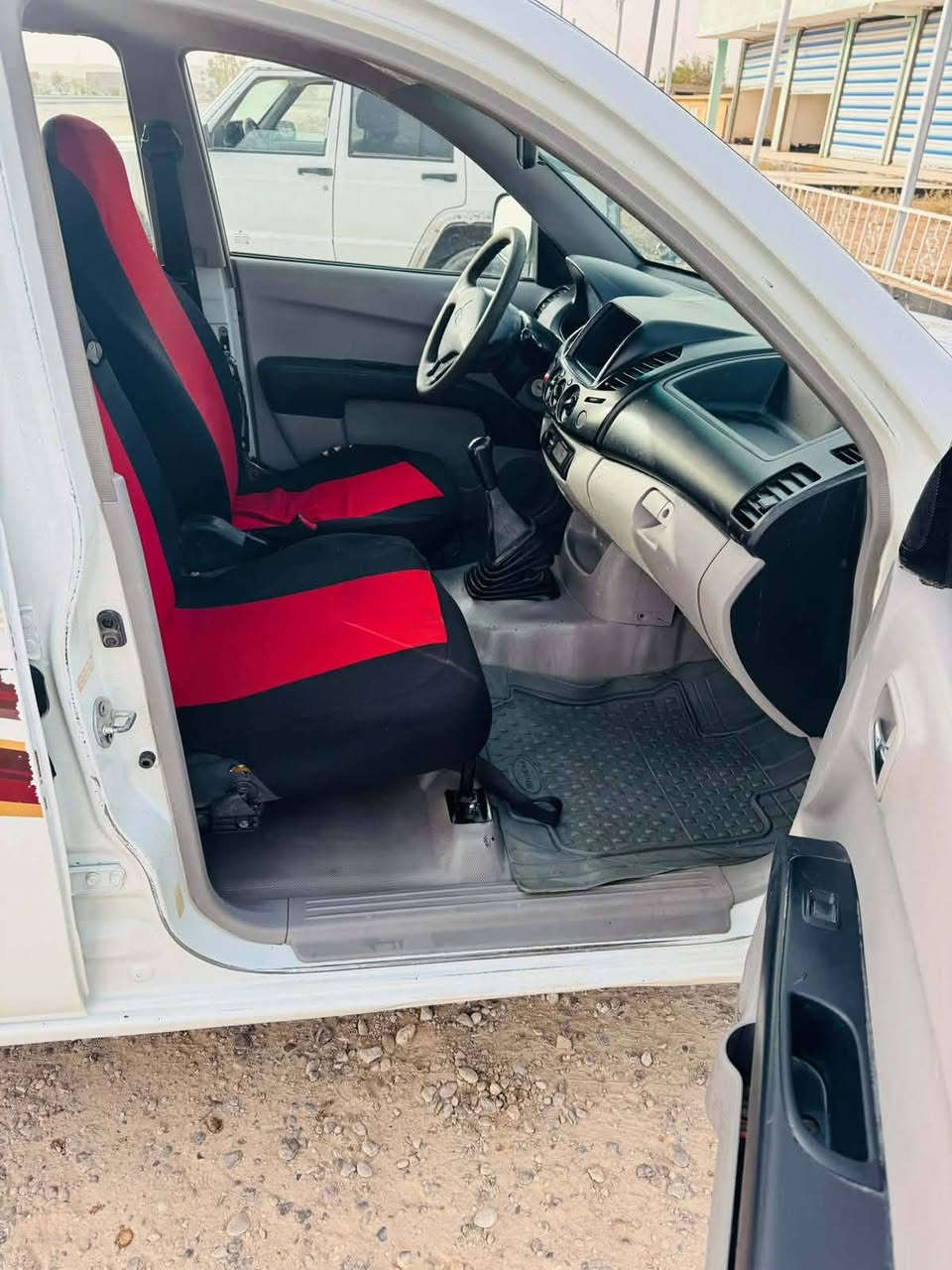 متسبوشي 2011  بلادي لا مكصوص ولا بيه صبغ مكفوله من الكص والصبغ السياره ادوات  جاهزه  كير محرك كله شرط  الك الفحص السياره جاهزه  السعر 43.وبيه مجال     ***********

***********
