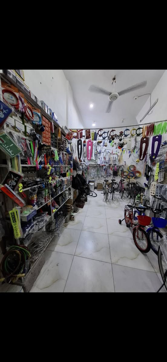 السلام عليكم محل بايسكلات جاهز يحتاج واحد يعرف عنده خبره للبيع  عنوان رميثه شراي يتصل واتساب***********8
