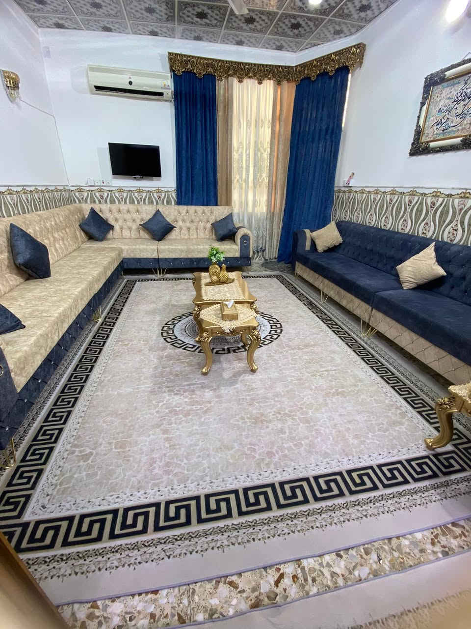 دار للبيع ١٠٠ متر طابقين سند ٢٥شارع ابو طالب يبعد عن الامام كيلو ونص بالسياره خمس دقايق رقم صاحب الدار ***********
