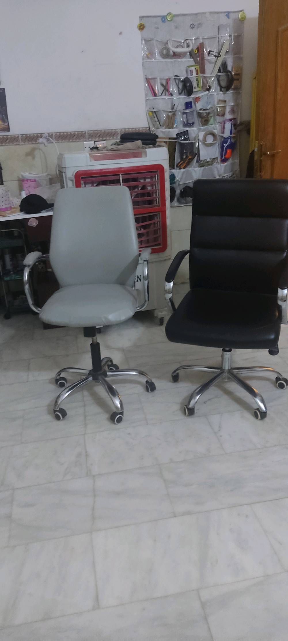 سعر الكرسي الواحد 25الف واذا اثنينهم بيهم مجال 